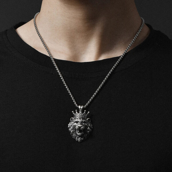 Crown Lion Roarring Pendant